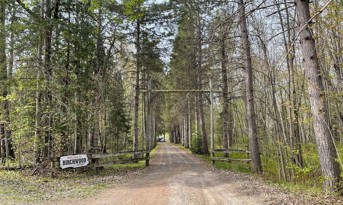 Nipissing Cabina | Birchwood on the River 2 and 3 bedroom cottages over looking South River