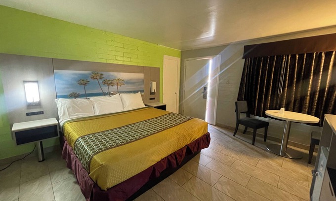 Apple Valley Hotel | Black Horse Motel