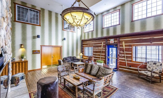 Peoria Hotel | Blend of Rustic Chic & Comfort Just off I-74 in Peoria, Free Parking | 2 Units