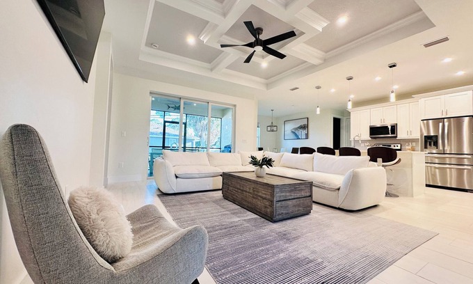 South Venice Casa | BlessedVeniceOasis, Luxury Beach House - 5 Minutes to Beach, Brand New!