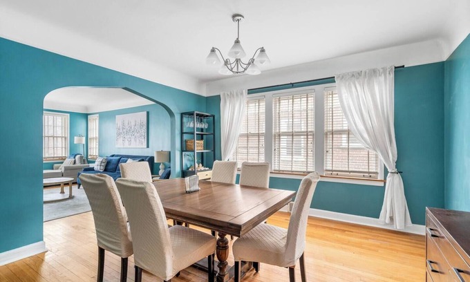 Brookfield Casa | Bliss in Brookfield - 5BR, 3BR