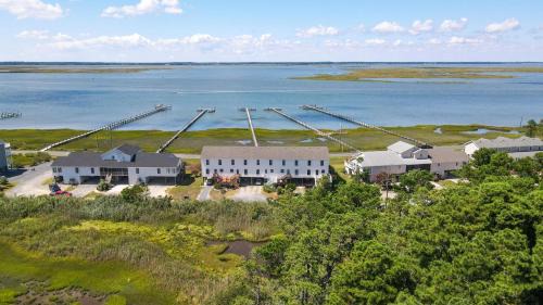 Chincoteague Casa | Blue Chair Bay - Waterfront townhome with Fishing pier!