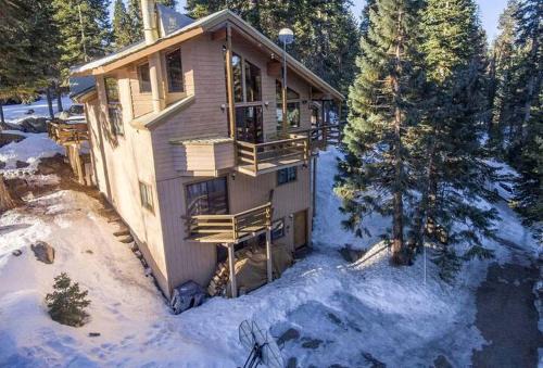 Ponderosa Casa | Blue Jay's Nest Sequoia Cabin in Ponderosa, CA