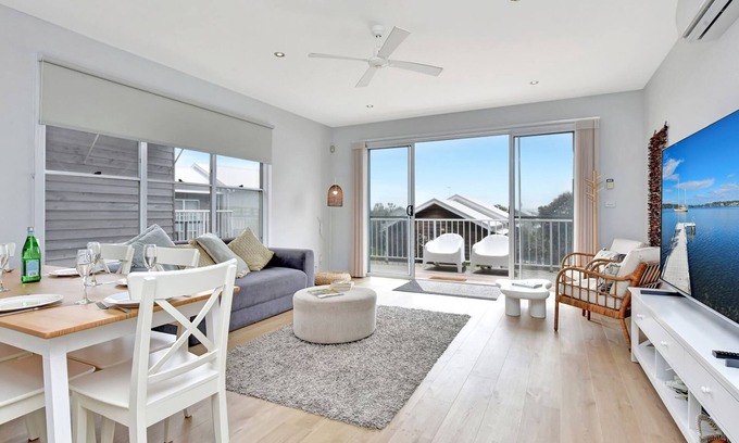 Caves Beach Villa | Blue Lagoon at Caves Beach Villas