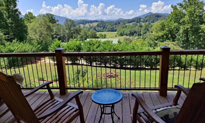 Cherokee Casa | Blue Mountain Cottage near Deep Creek Campground
