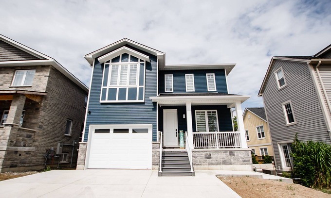 Grand Bend Casa | *Blue Pearl Beach House* in Grand Bend Lower Unit