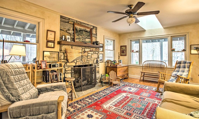 Gerton Casa | ¡Escapada a la montaña Blue Ridge con un porche envolvente!