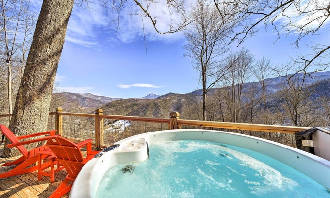 Canton Cabina | 'Blue Sky Cottage:' Romantic Retreat w/ Mtn Views!