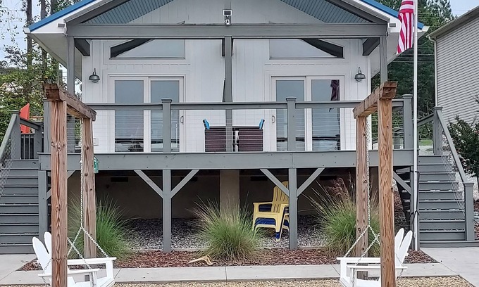 Southmont Casa | Blue View charming lakeside cottage with large deck and beautiful lake views