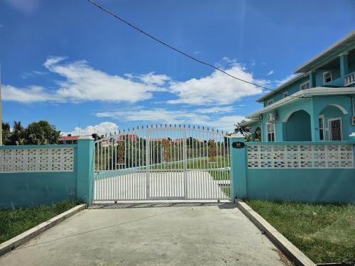 Demerara-Mahaica Apartamento | Blue Villa Apartment, East Coast Demerara