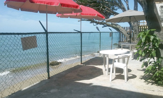 Caguabo Apartamento | Frente a la Playa Apt para 4 Huespedes