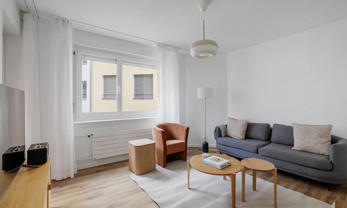 Oerlikon Apartamento | Blueground | Oerlikon, balcony & w/d, nr market