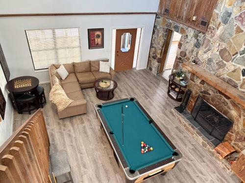 Grove City Apartamento | Boat & Billiards – 2BR by Stump Pass Marina