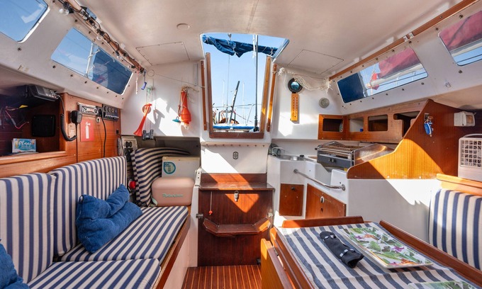 El Puerto de Santa María Alquiler De Eote | Barco 'En El Corazón Del Puerto' con vistas al mar, Wi-Fi y aire acondicionado