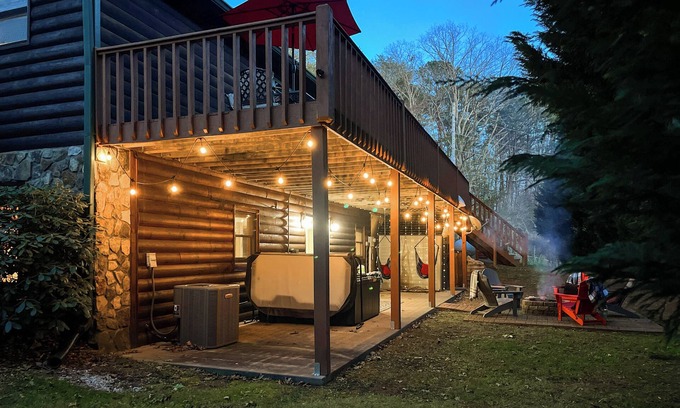 Blue Ridge Cabina | Hiking, Downtown AND Lake – All Within 10 Minutes!