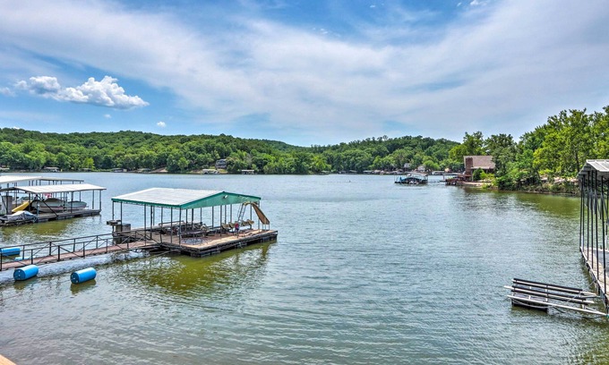 Climax Springs Casa | Boat Slip & Dock: Lakefront Family Retreat!