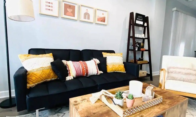 Chicago Apartamento | Boho Chic 2BR Condo, Queen Bed With Free Parking