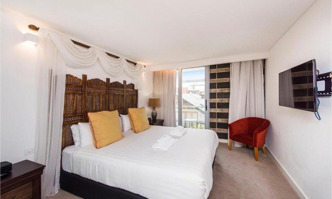 Perth Casa | Boho Room in the City with Remarkable Rooftop