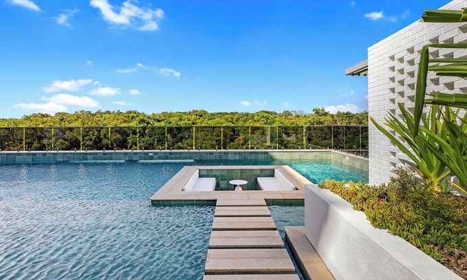 Birtinya Apartamento | Bokarina Beach 3 Bedroom Luxury Apartment