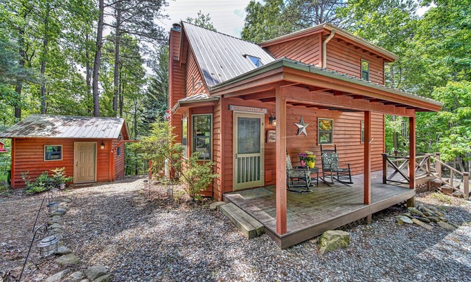 Blairsville Cabina | Reserve ahora para las semanas de verano de 7 días ... 8 millas a Lake Nottley Pontoon Opciones de alquiler