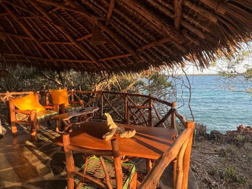Shimoni Chalet De Esquí | Bottle Cottage