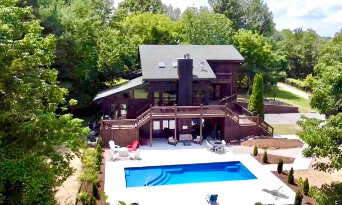 Buechel Casa | Bourbon Country Lodge 5 Acre Resort Pool+Hot Tub