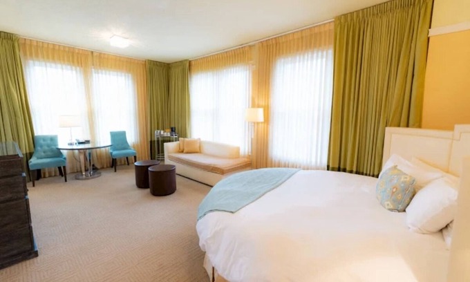 Goose Hollow Hotel | Boutique Downtown Hotel! Luxe Pet-friendly Suite, Near Providence Park!