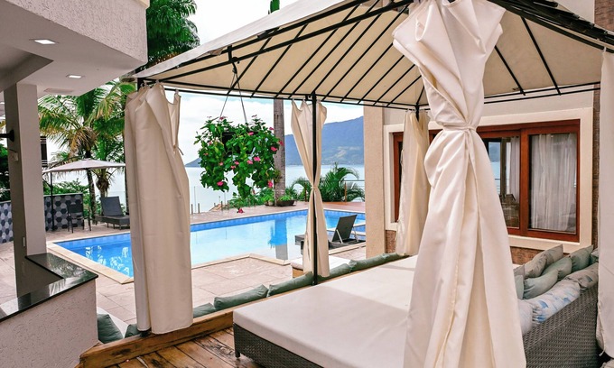 Praia das Cigarras Casa | House with view to IlhaBela - Heated SPA pool - Beach Tennis court