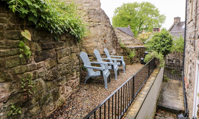 Winster Cabaña | BRADLEY HOUSE, pet friendly, character holiday cottage in Winster