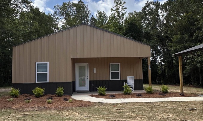 Meridian Casa | Brand new 2-bedroom house in outskirts of Meridian with WiFi, AC