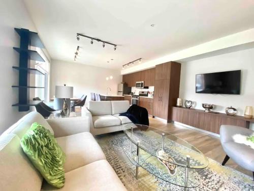 Sidney Apartamento | Brand New 3-Bedroom Condo in the Heart of Sidney