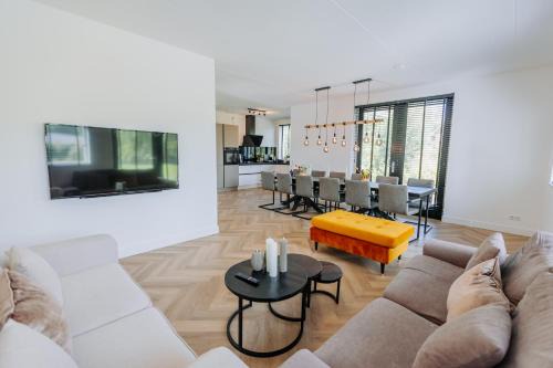 Slotervaart Villa | Brand new bright luxurious villa in Amsterdam!