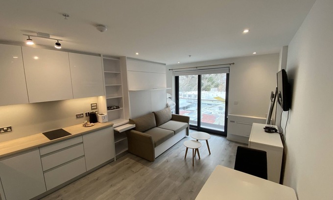 Gibraltar Apartamento | Brand new luxury studio with gym near the beach with balcony