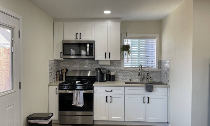 Oxnard Apartamento | Brand New Private Apartment Near Beach/Restaurants