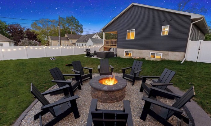 Cedar Falls Apartamento | Brand New/walk to Downtown w/Hot tub & fenced yard