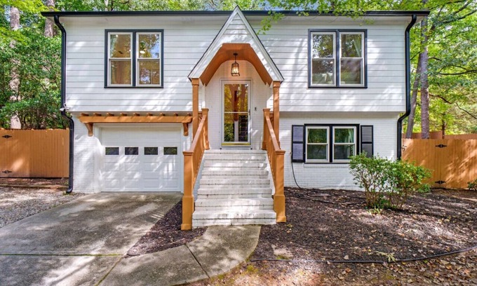 North Raleigh Casa | Brandyapple Retreat by Rather Properties