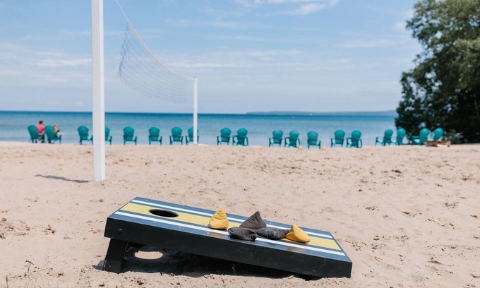 St Ignace Hotel | Breakers Resort & Beach Bar