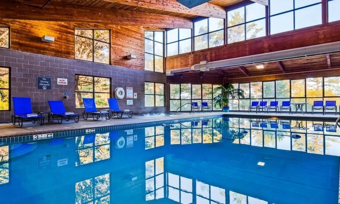 Newport Hotel | Breathtaking Drive Along North Coast Highway 101 | Couple Beach Retreat