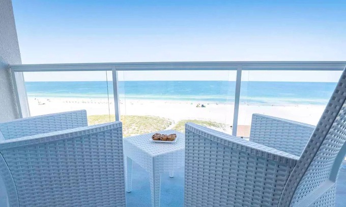 Clearwater Beach Condominio | Breathtaking Gulf Facing Condo Hotel Suite