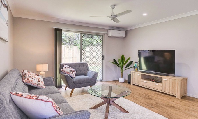 Toogoom Casa | Breeze - 4BR - Aircon - Wifi - Smart TV