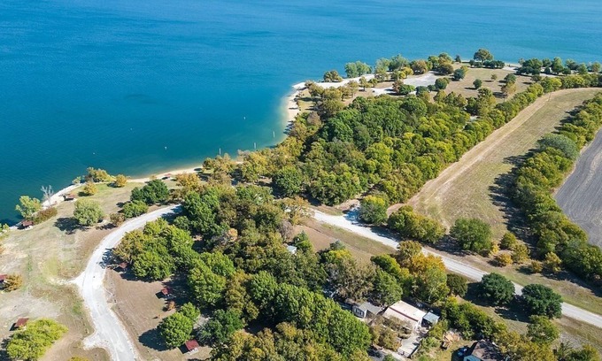 Wylie Casa | Breezy lake Lavon Cabin