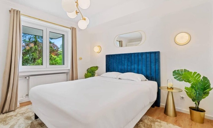 Limpertsberg Apartamento | Bright 1BR Apt in Limpertsberg w/ WiFi & Kitchen