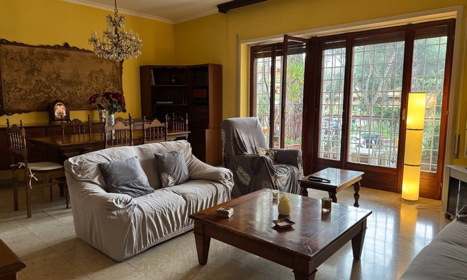 Quartiere XX Ardeatino Apartamento | Bright apartment overlooking a characteristic square