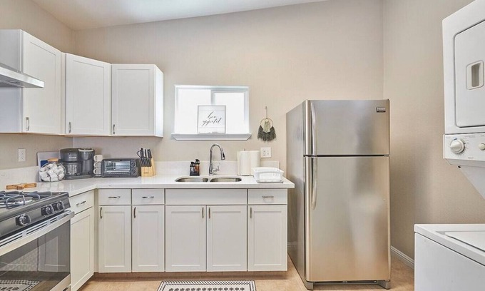 Tower District Casa | Bright & Cozy Studio Best Tower District Location