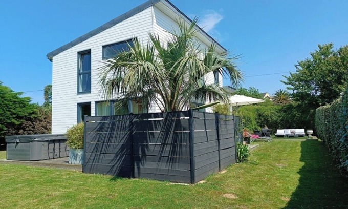 Plouguerneau Casa | CASA DE MADERA CON PISCINA AL AIRE LIBRE Y JACUZZI, A 100M DEL MAR