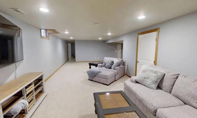 Hays Casa | Bright 'n' Beautiful! 5 bedrooms 3 restrooms