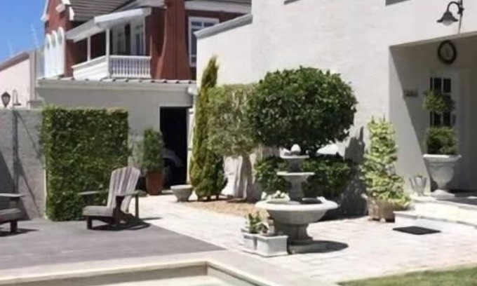 Summerstrand Casa | Bright on 5th Guest House