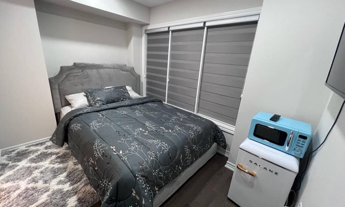 Vaughan Casa | Bright, Secluded and Modern.