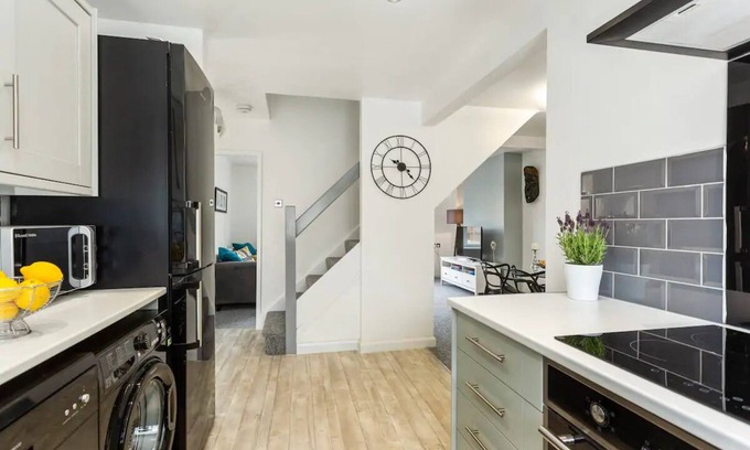 Arnold Casa | Bright & Spacious with Garden & Parking