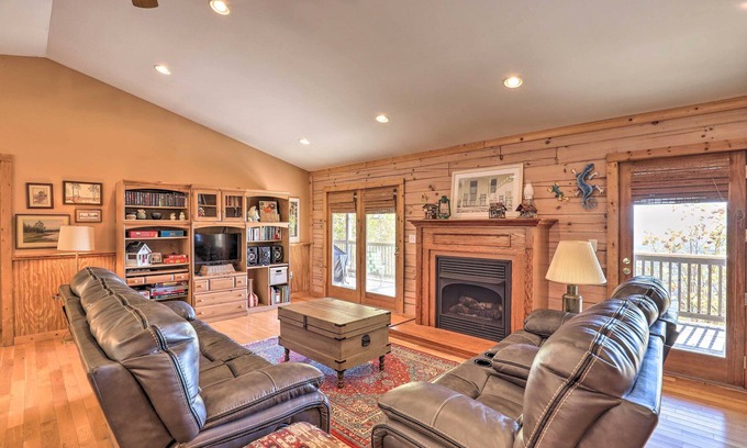 Bostic Cabina | Bring a Pet: Bostic Cabin w/ Mtn Views!